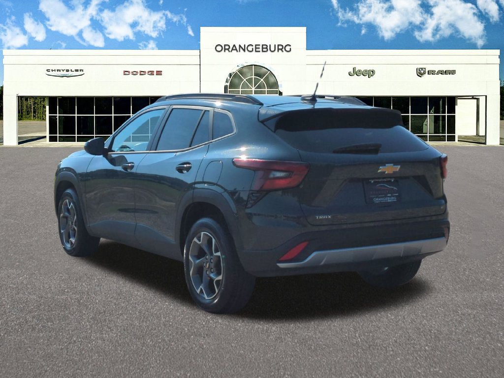 Used 2026 Chevrolet Trax LT FWD image 6
