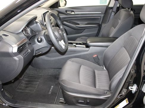 Used 2024 Nissan Altima 2.5 SV image 19