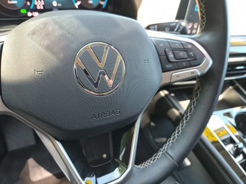 Used 2025 Volkswagen Atlas SE AWD/4WD image 20