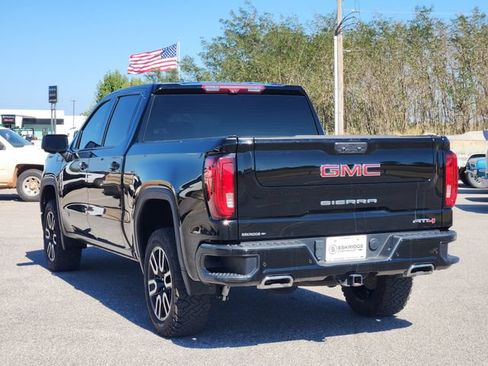 Used 2024 GMC Sierra 1500 AT4 w/ Technology Package AWD/4WD image 5