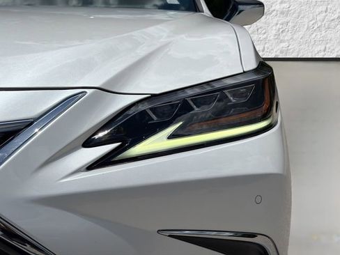 Used 2020 Lexus ES 350 Ultra Luxury w/ Accessory Package 2 FWD image 9