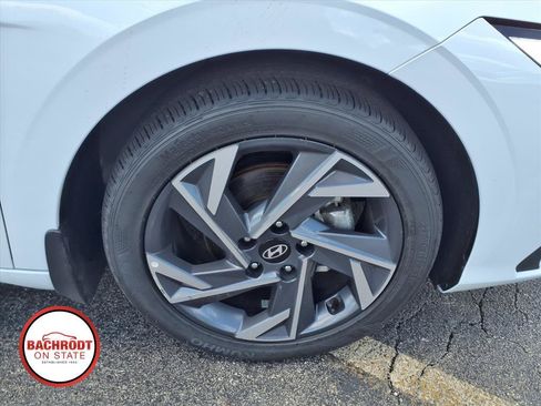 Used 2025 Hyundai Elantra Sport FWD image 9