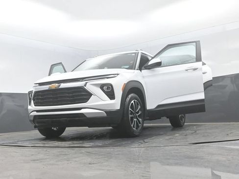 Used 2025 Chevrolet TrailBlazer LT AWD/4WD image 30