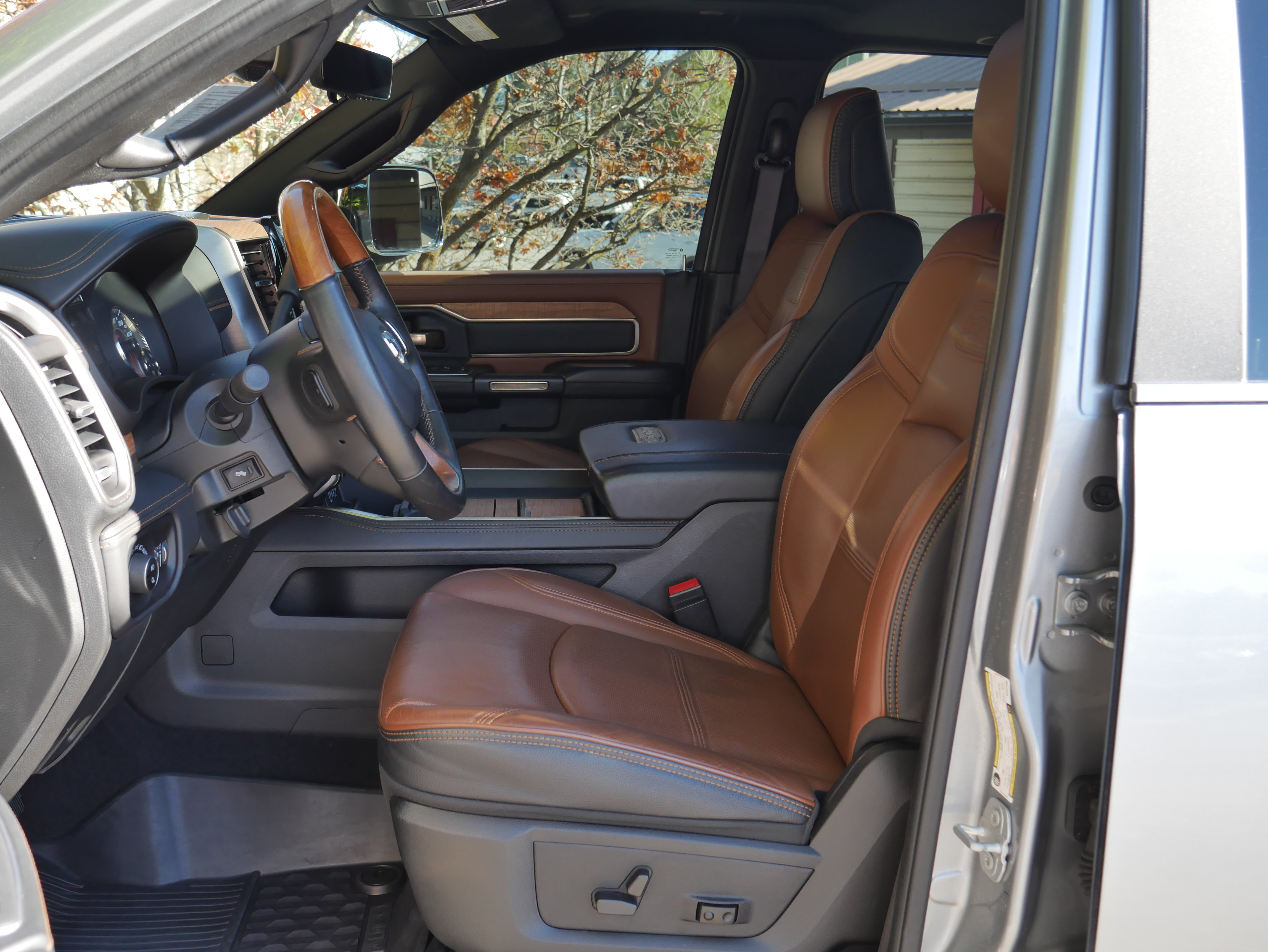 Used 2022 RAM 3500 Limited AWD/4WD image 3