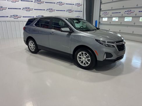 Used 2024 Chevrolet Equinox LT w/ LPO, Floor Liner Package FWD image 9