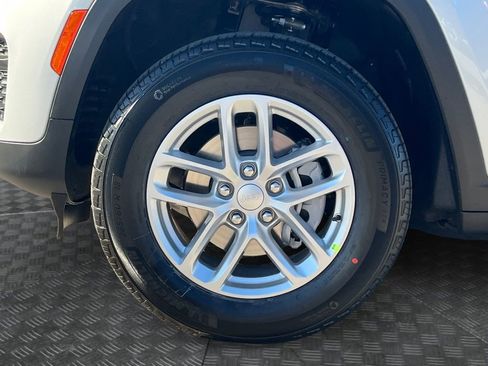 New 2025 Jeep Grand Cherokee Laredo image 23