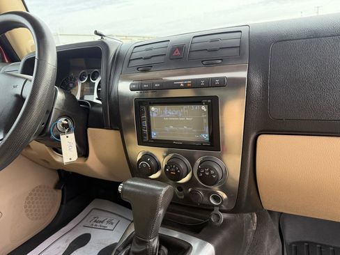 Used 2009 HUMMER H3T Alpha image 29