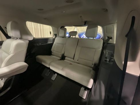 Used 2025 Ford Expedition Platinum w/ Driver's Package AWD/4WD image 12