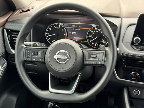 Used 2022 Nissan Rogue SV image 16