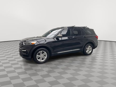 Used 2020 Ford Explorer XLT w/ Equipment Group 202A AWD/4WD image 36