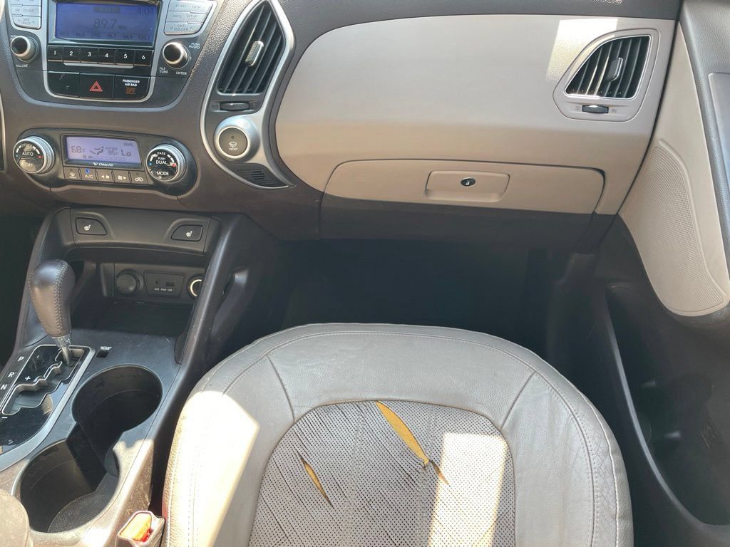 Used 2011 Hyundai Tucson Limited FWD image 21