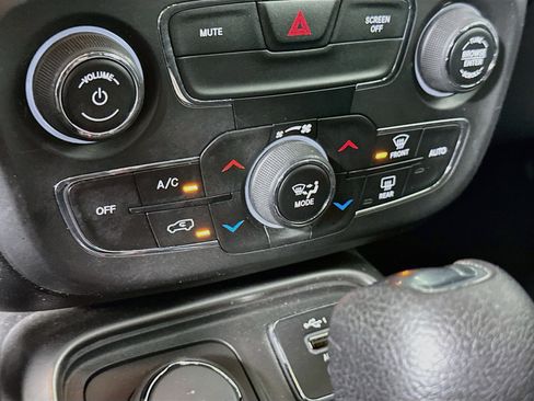 Used 2021 Jeep Compass Sport AWD/4WD image 23