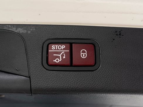 Used 2017 Mercedes-Benz GLC 300 4MATIC image 34