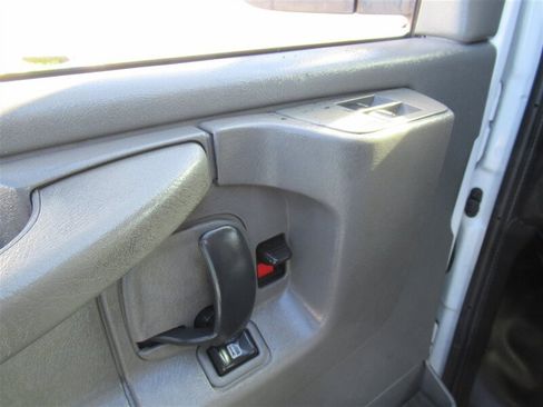 Used 2014 Chevrolet Express 2500 image 17