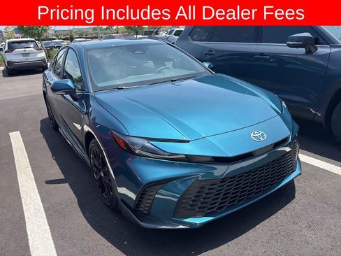 Used 2026 Toyota Camry SE FWD image 1