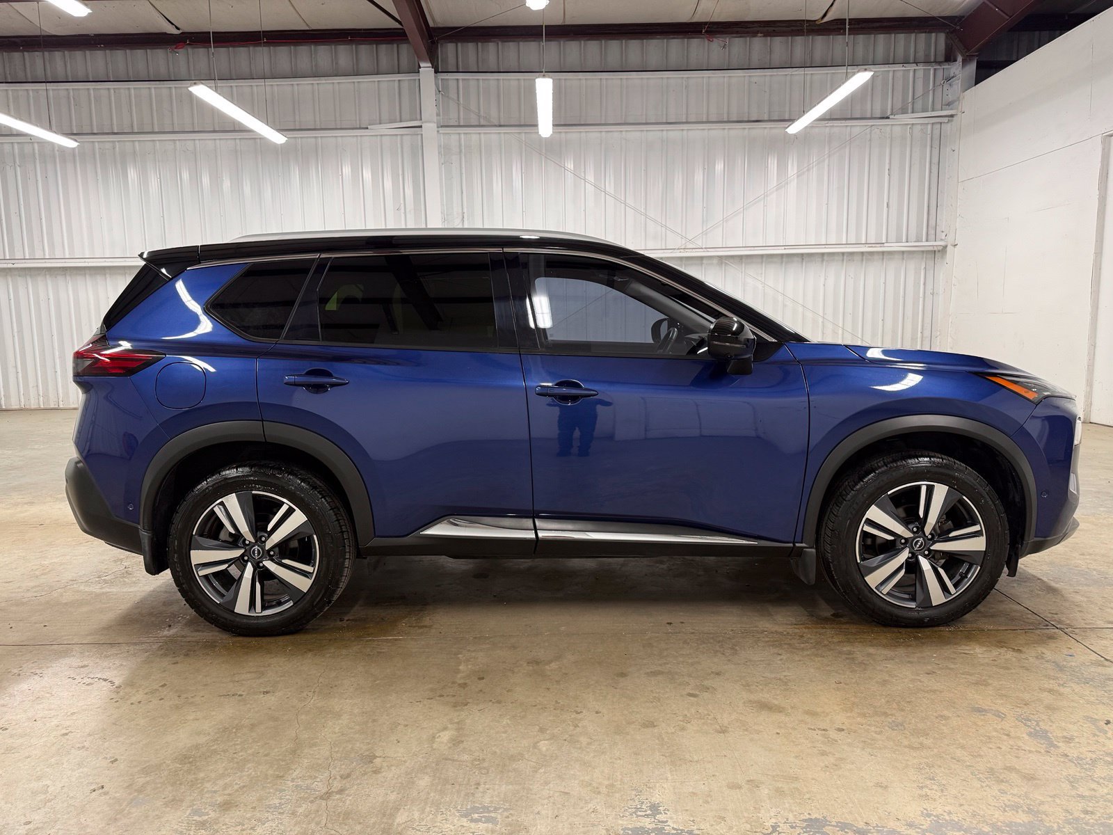 Used 2023 Nissan Rogue SL w/ SL Premium Package FWD image 5