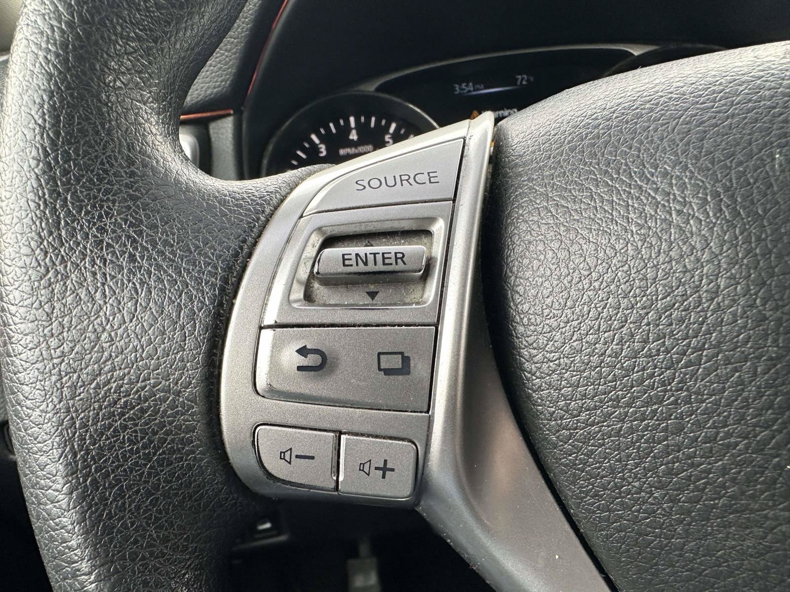 Used 2015 Nissan Rogue SV AWD/4WD image 36