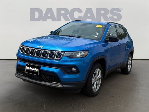 Used 2024 Jeep Compass Latitude AWD/4WD image 3