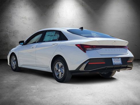 New 2026 Hyundai Elantra SE FWD image 4