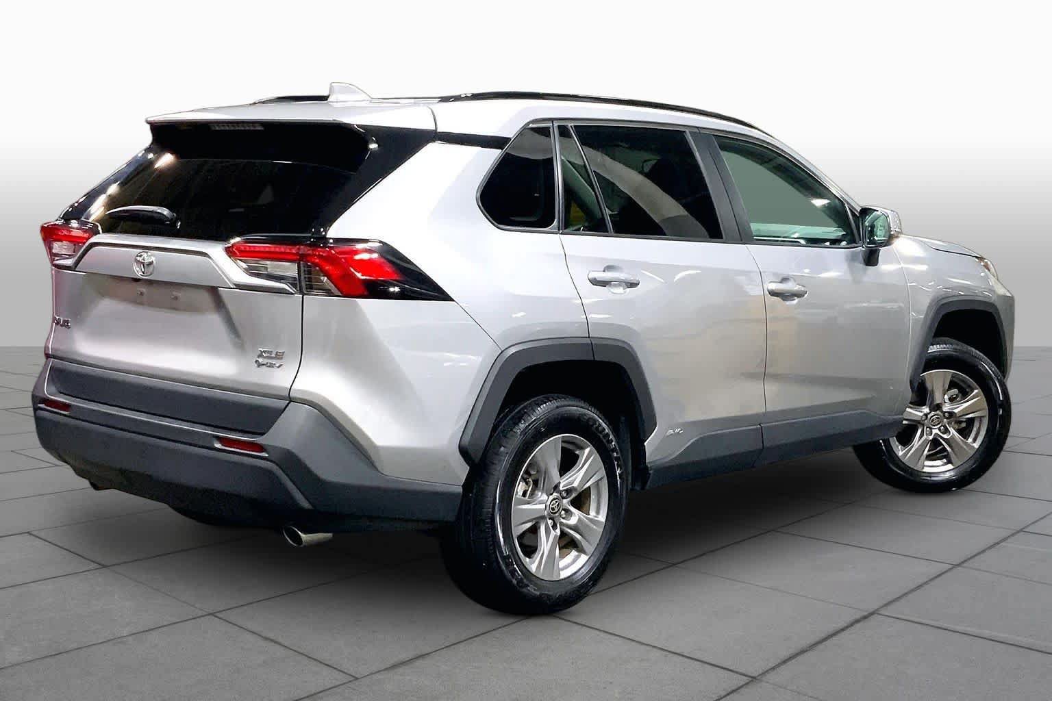 Used 2025 Toyota RAV4 XLE AWD/4WD image 13