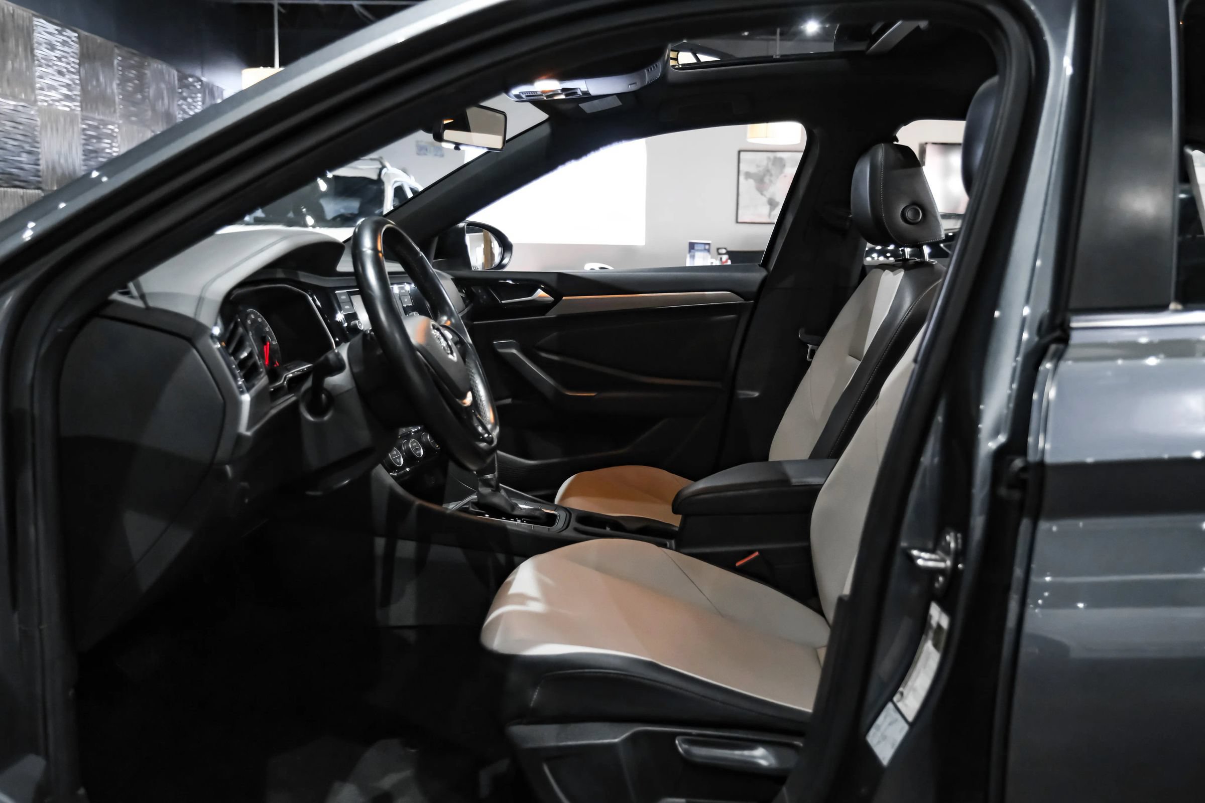 Used 2019 Volkswagen Jetta R-Line FWD image 4