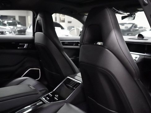 Used 2019 Porsche Panamera RWD image 26