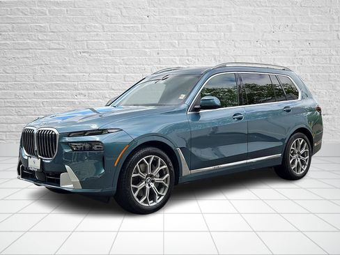 Used 2024 BMW X7 xDrive40i w/ Premium Package AWD/4WD image 3