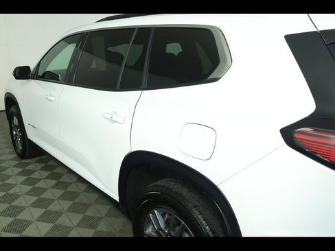 Used 2025 GMC Acadia Elevation image 18