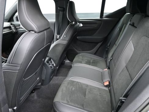 Used 2023 Volvo XC40 Recharge Ultimate image 14