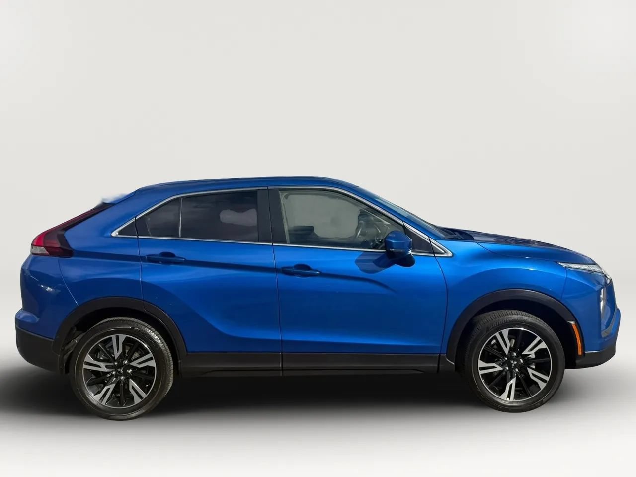 Used 2025 Mitsubishi Eclipse Cross SE AWD/4WD image 2