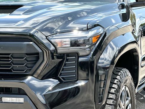 Used 2025 Toyota Tacoma TRD Sport AWD/4WD image 16