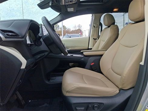 Used 2023 Toyota Sienna XLE image 13