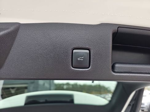 Used 2025 Ford Escape SE image 18