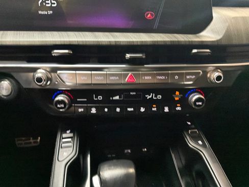 Used 2024 Kia Telluride SX FWD image 19
