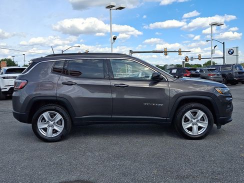 Used 2022 Jeep Compass Latitude w/ Convenience Group AWD/4WD image 7