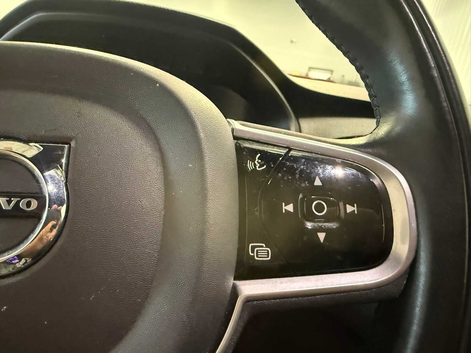 Used 2018 Volvo XC90 T6 Momentum w/ Convenience Package AWD/4WD image 31
