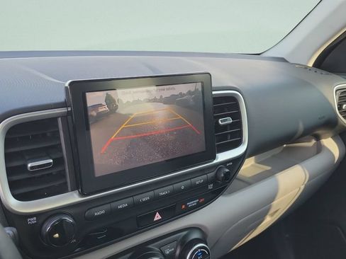 Used 2022 Hyundai Venue SEL FWD image 18