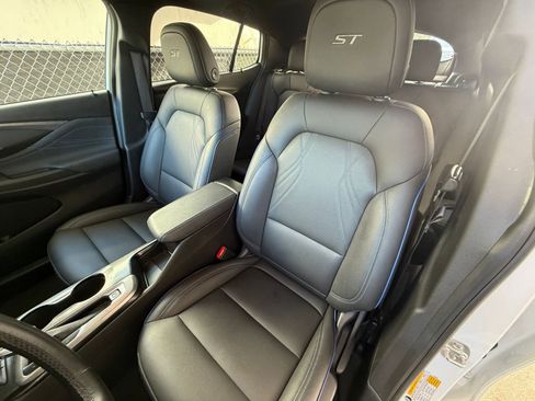 Used 2025 Buick Envista Sport Touring image 36