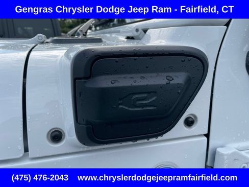 Used 2024 Jeep Wrangler Unlimited Sahara AWD/4WD image 15