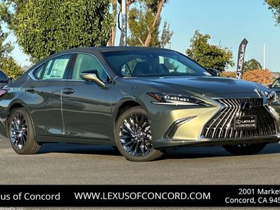 New 2025 Lexus ES 300h w/ Luxury Package