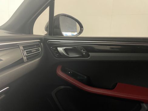 Used 2025 Porsche Macan S image 14
