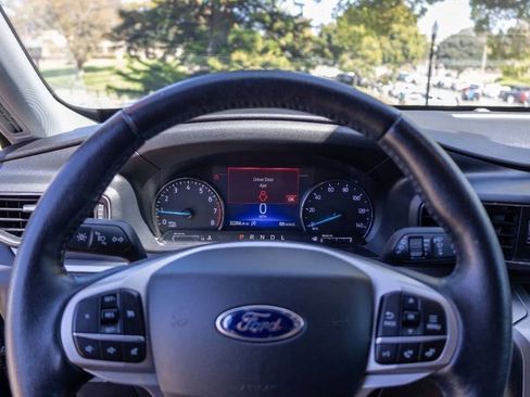 Used 2022 Ford Explorer XLT w/ Equipment Group 202A image 22