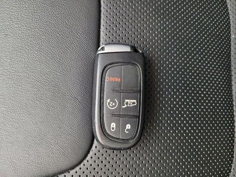 Used 2020 Jeep Cherokee High Altitude AWD/4WD image 32