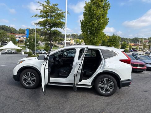 Used 2018 Honda CR-V Touring image 18