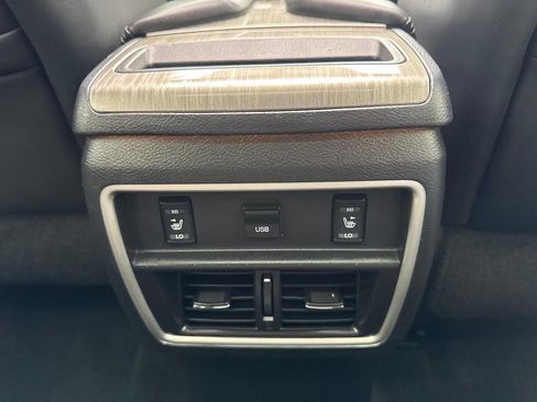 Used 2016 Nissan Murano Platinum w/ Platinum Technology Package FWD image 18