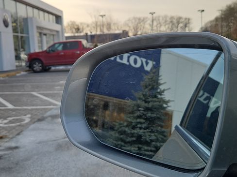 Used 2023 Volvo XC60 B5 Plus w/ Climate Package image 18