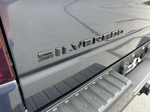 Used 2021 Chevrolet Silverado 1500 LT Trail Boss w/ LPO, Dark Essentials Package AWD/4WD image 11