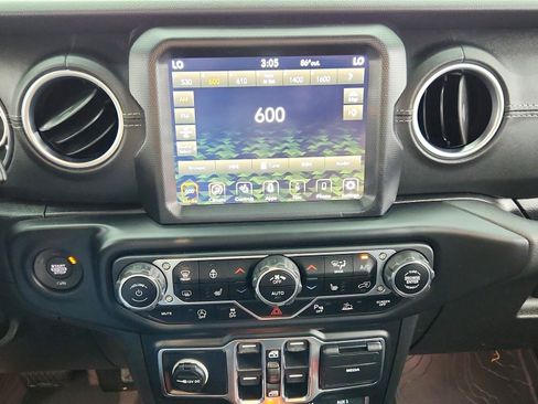 Used 2021 Jeep Wrangler Unlimited Sahara AWD/4WD image 30