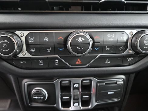 New 2025 Jeep Gladiator Sport image 9