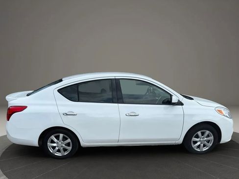 Used 2014 Nissan Versa SV w/ Convenience Package FWD image 6